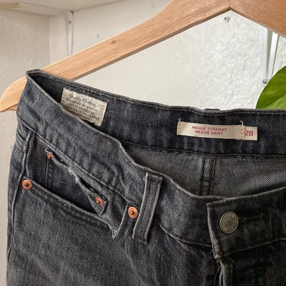 Levi’s Wedgie Straight Jeans - Washed Black (Size 28) - Picture 2 of 5